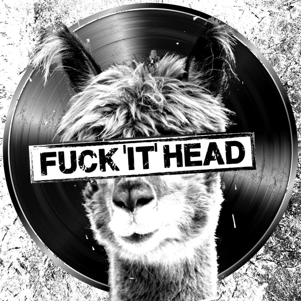 Fuck'it'Head Schallplatte mit Lama, welches den Schriftzug über den Augen hat